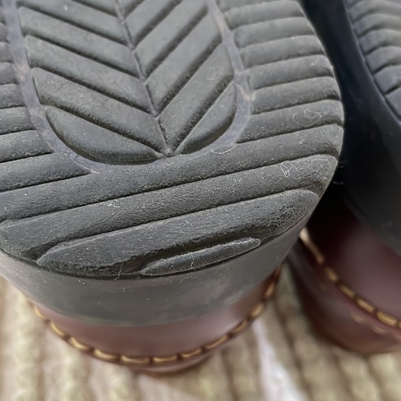 Bass Marine two-tone leather tassel loafers in like new condition. Women's 10. - Picture 12 of 14